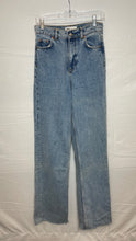 Load image into Gallery viewer, Medium Wash Zara Wide Leg Full Length Jeans- 2/XS
