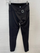 Load image into Gallery viewer, Lululemon Black Athletic Leggings- 5/6
