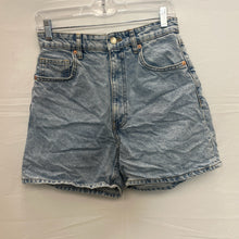 Load image into Gallery viewer, Zara Mom Jean Shorts- 5/6

