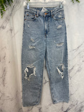 Load image into Gallery viewer, H&amp;M Distressed Straight Leg Jeans- 26
