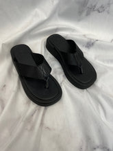 Load image into Gallery viewer, Urban Outfitters Black Sandals- 6
