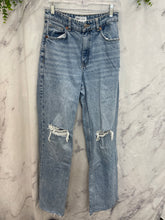 Load image into Gallery viewer, Zara Distressed 90&#39;s Full Length Jeans- US4
