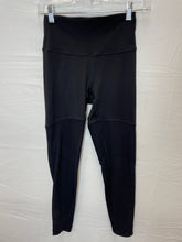 Load image into Gallery viewer, Lululemon Black Athletic Leggings- 5/6
