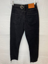 Load image into Gallery viewer, Princess Polly Black Distressed Jeans NWT- 2/26
