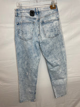Load image into Gallery viewer, Acid Wash Distressed American Eagle Jeans- 7/8
