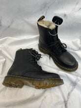 Load image into Gallery viewer, Dr. Marten&#39;s Black Fur Lined Combat Boots- W6
