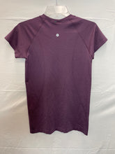 Load image into Gallery viewer, Lululemon Purple Athletic Top- Small
