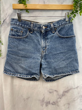 Load image into Gallery viewer, Levi&#39;s Medium Wash Mom Shorts- 7/8
