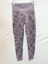 Load image into Gallery viewer, Gymshark Purple Camo Athletic Leggings (Set)- Small
