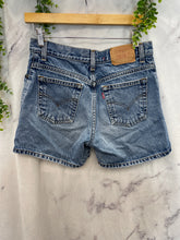 Load image into Gallery viewer, Levi&#39;s Medium Wash Mom Shorts- 7/8
