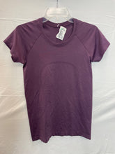 Load image into Gallery viewer, Lululemon Purple Athletic Top- Small
