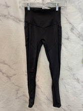 Load image into Gallery viewer, Lululemon Black Athletic Leggings- US2
