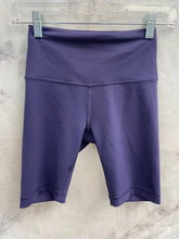 Load image into Gallery viewer, Lululemon Purple Biker Shorts- US4
