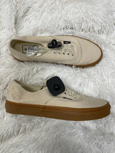 Load image into Gallery viewer, Van&#39;s Tan Shoes - Men&#39;s - Size 9
